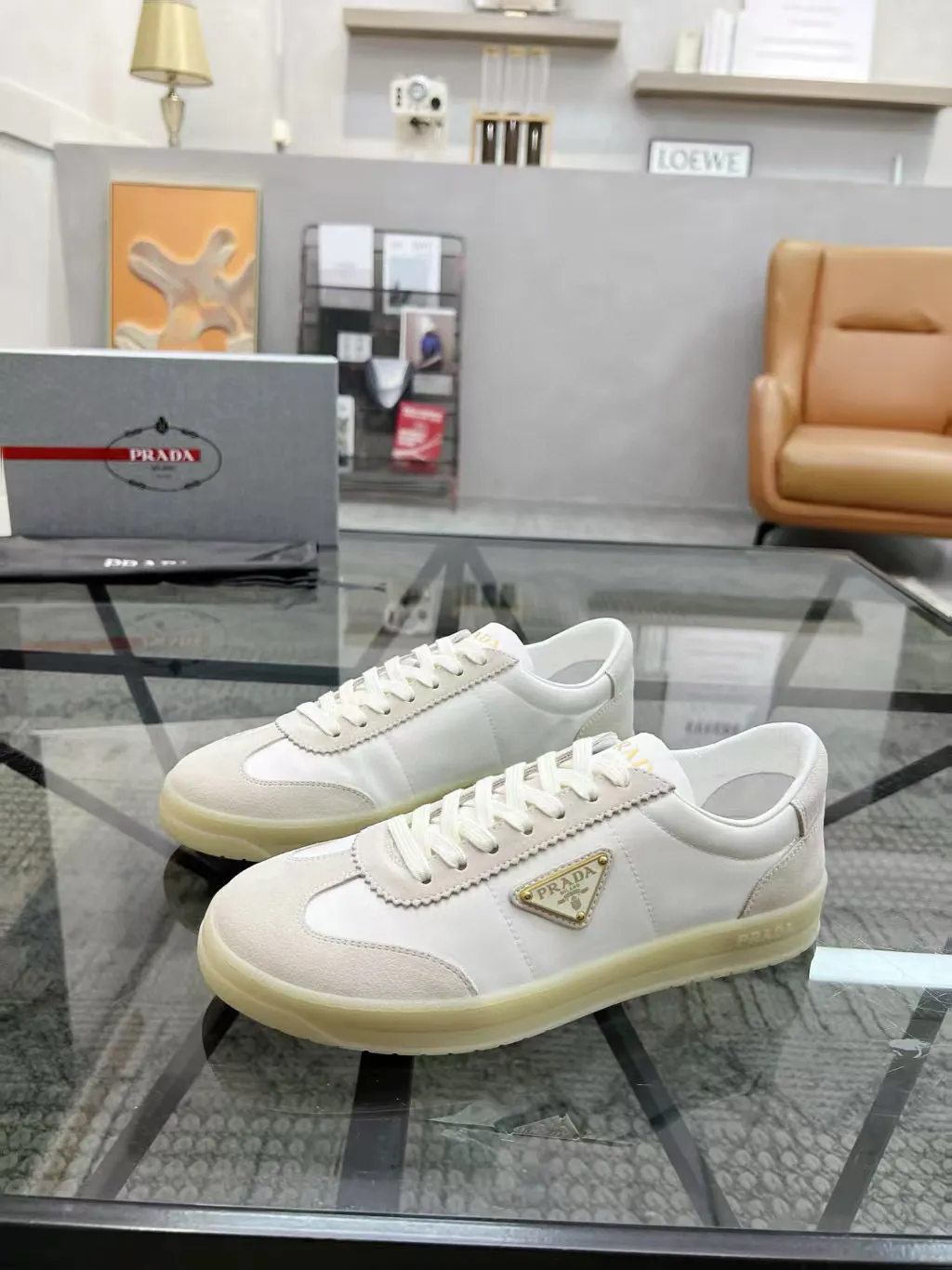 Factory price: 380💰Prada new men's leather sports shoes, the highest version on the market, any comparison is welcome🆚! The original leather has excellent texture and is super high-end! Fetal sheep net lining imported from Italy, removable pad! Luxurious materials and fine workmanship, highly recommended! Code number: 38-44, customized 45